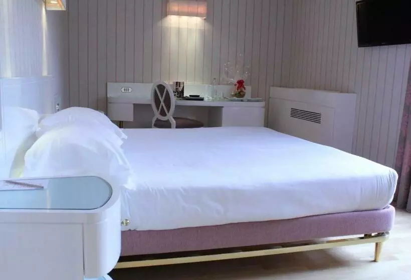 Superior Room with Terrace, Albani Firenze