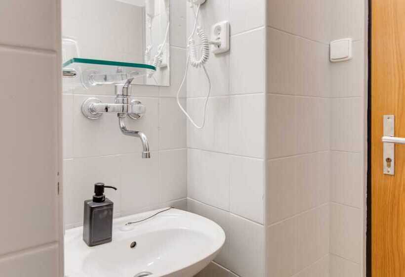 اتاق استاندارد سه نفره, Andante