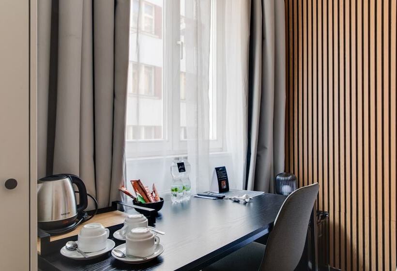 اتاق استاندارد سه نفره, Andante