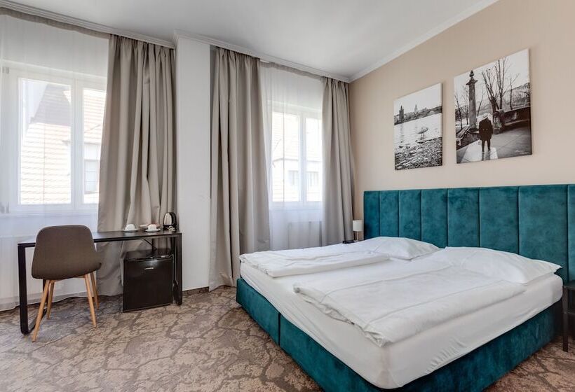 اتاق استاندارد چهار تخته, Andante