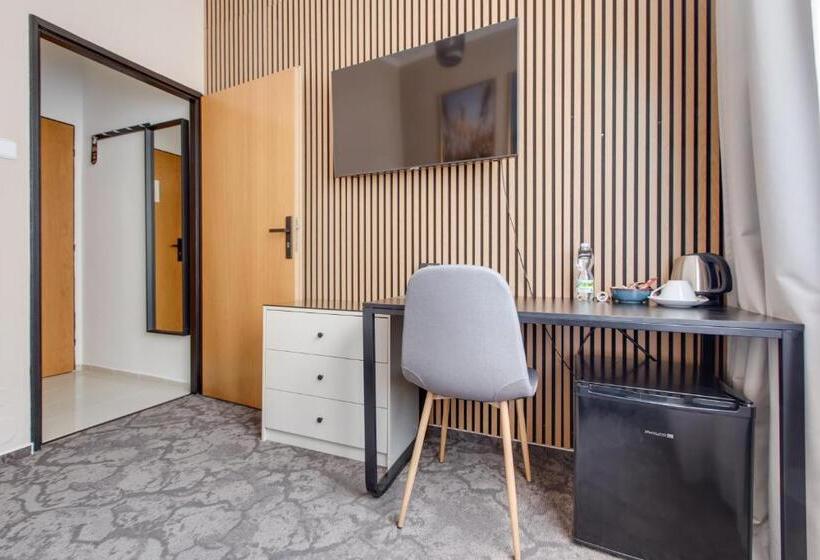 Quarto Estandar Individual, Andante