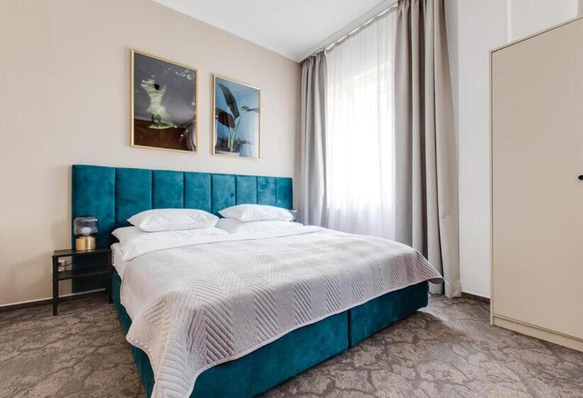 اتاق استاندارد سه نفره, Andante