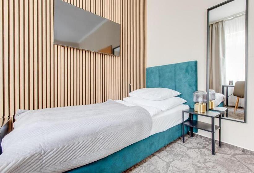 اتاق استاندارد سه نفره, Andante