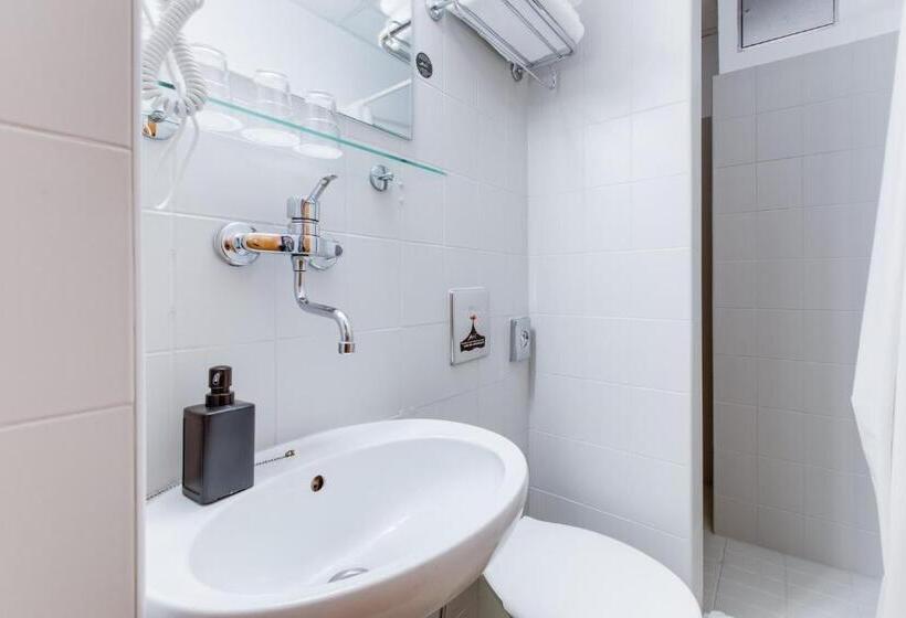 اتاق استاندارد چهار تخته, Andante