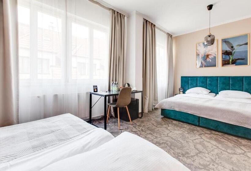 اتاق استاندارد چهار تخته, Andante