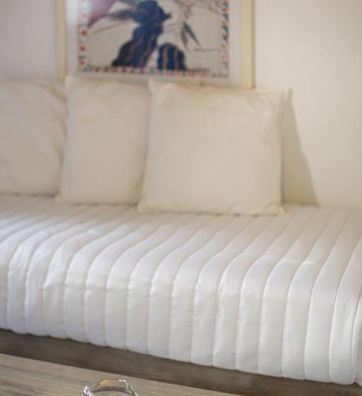 شقة غرفة واحدة, Andromeda Residence