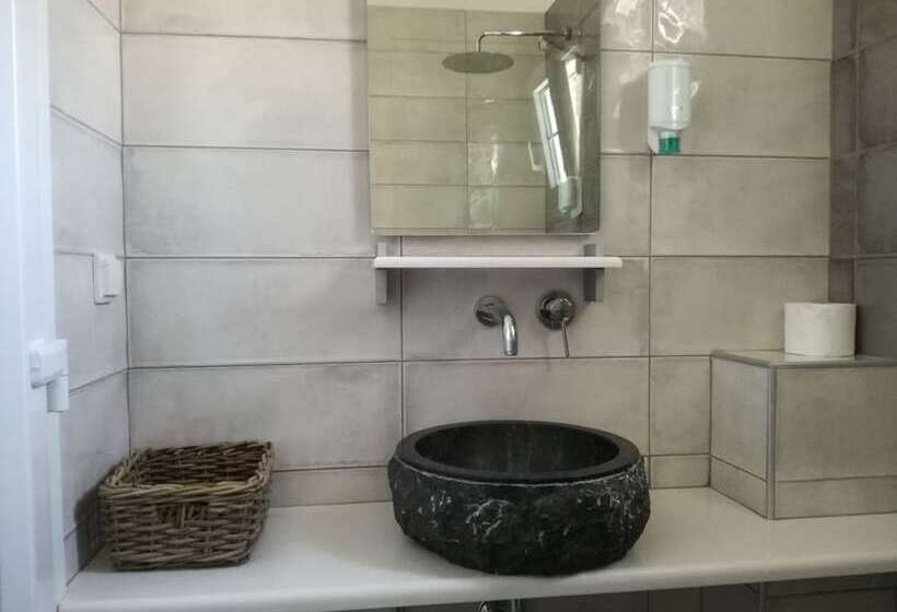 إستوديو قياسى, Andromeda Residence