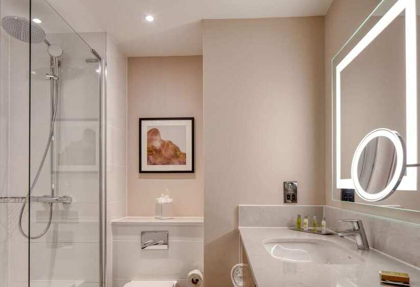 Номер Deluxe, Doubletree By Hilton Dartford Bridge