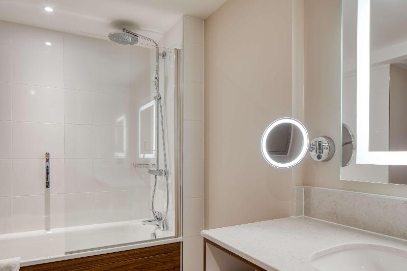 キングサイズベッドのスイートルーム, Doubletree By Hilton Dartford Bridge