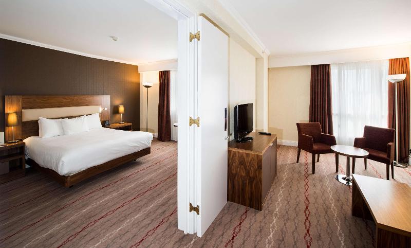 キングサイズベッドのスイートルーム, Doubletree By Hilton Dartford Bridge