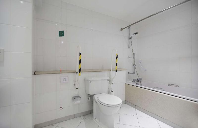 キングサイズベッドのスタンダードルーム, Doubletree By Hilton Dartford Bridge