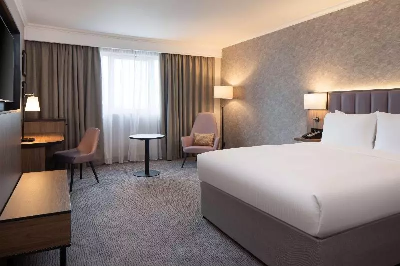 キングサイズベッドのスタンダードルーム, Doubletree By Hilton Dartford Bridge