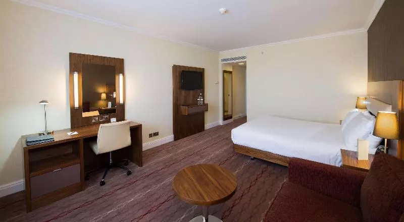 キングサイズベッドのスタンダードルーム, Doubletree By Hilton Dartford Bridge