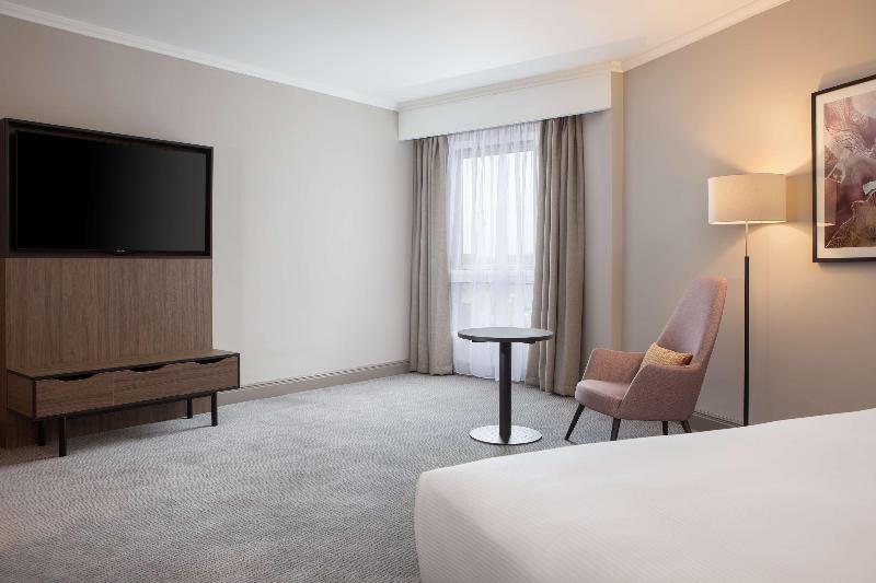 キングサイズベッドのスタンダードルーム, Doubletree By Hilton Dartford Bridge