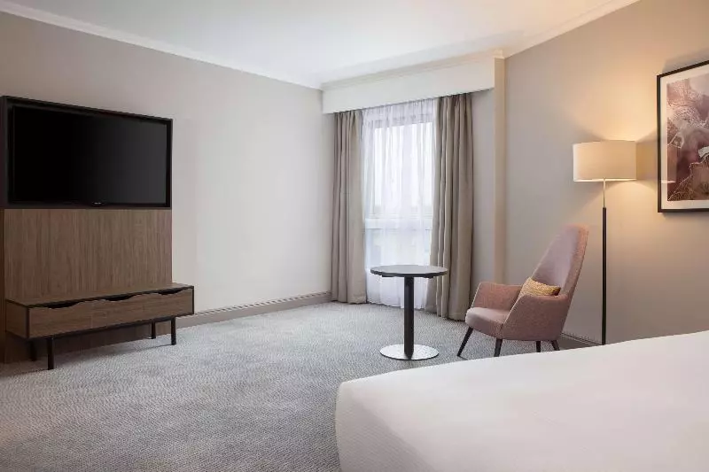 キングサイズベッドのスタンダードルーム, Doubletree By Hilton Dartford Bridge