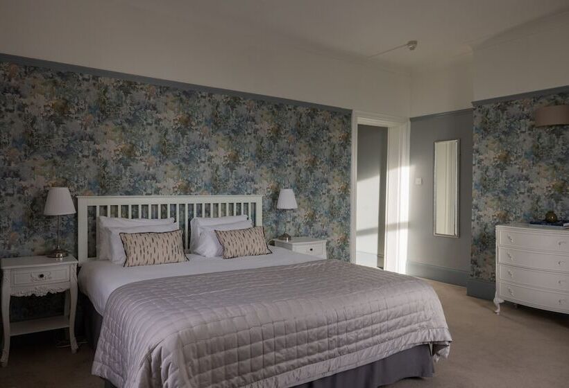 スタンダードルーム, The Queens