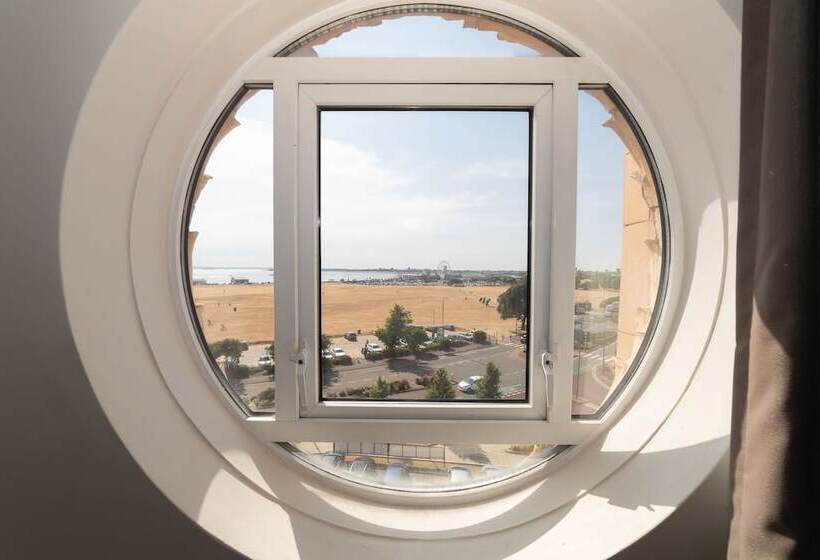 オーシャンビュースタンダードルーム, The Queens