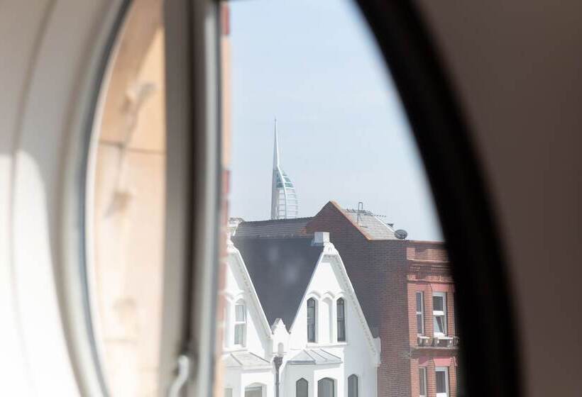 スタンダードルーム, The Queens