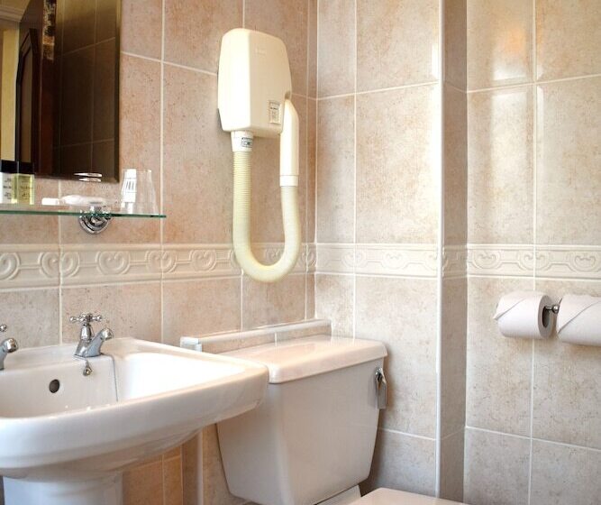 スタンダードシングルルーム, The Queens