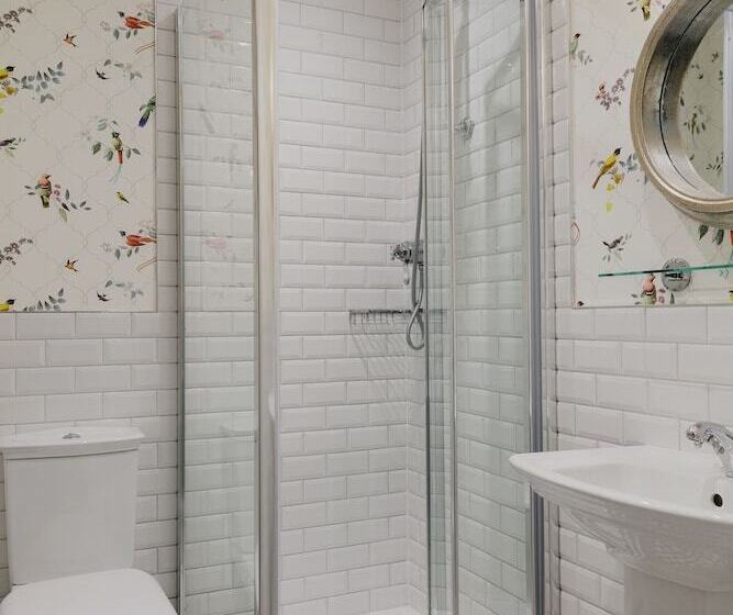 スーペリアールーム, The Queens