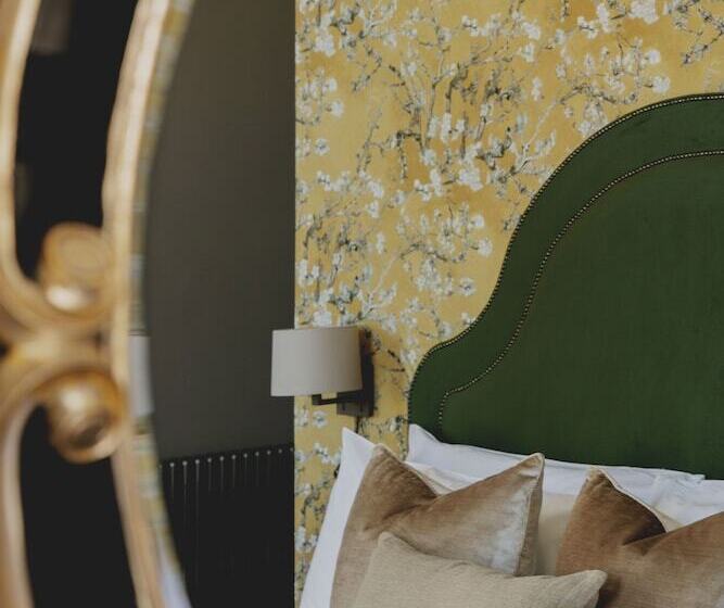 スーペリアールーム, The Queens