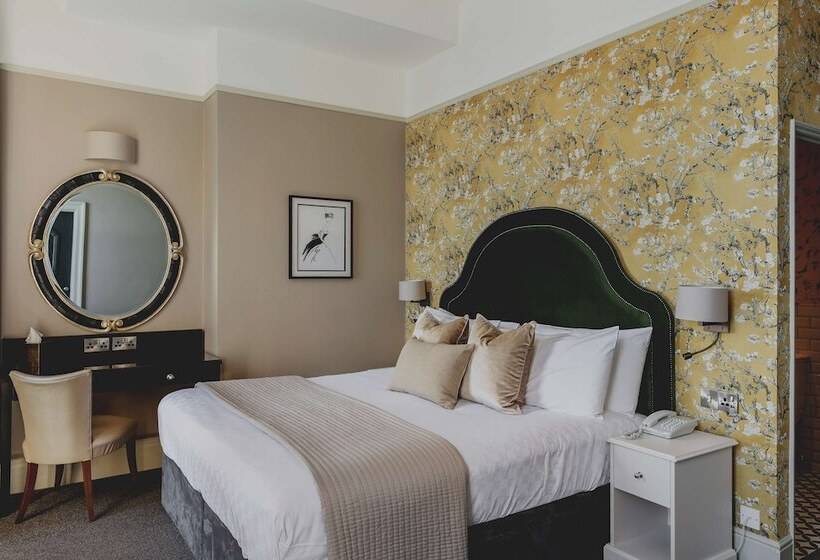 スーペリアールーム, The Queens