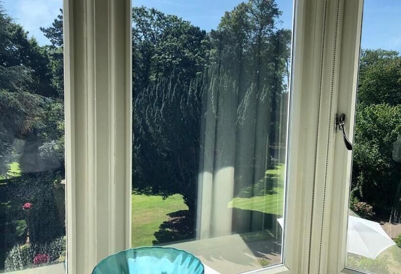 Люкс Мастер, Rowhill Grange Hotel & Utopia Spa