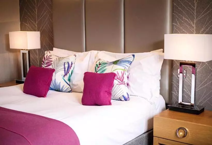 コンフォートルーム, Rowhill Grange Hotel & Utopia Spa