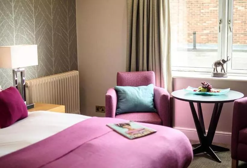 コンフォートルーム, Rowhill Grange Hotel & Utopia Spa