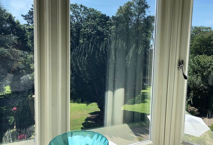 Люкс Мастер, Rowhill Grange Hotel & Utopia Spa