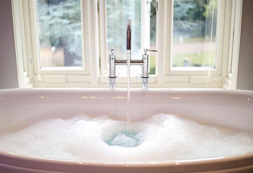 Люкс Мастер, Rowhill Grange Hotel & Utopia Spa