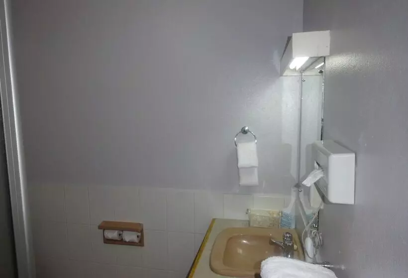 استودیوی استاندارد, Suva Motor Inn
