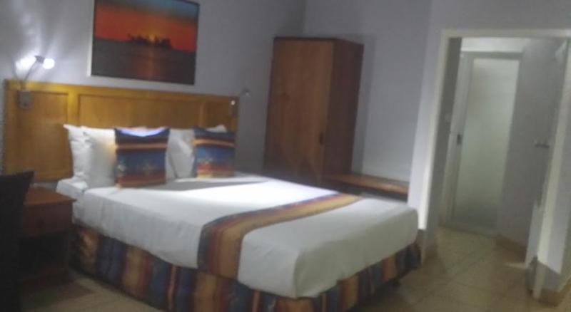 스탠다드 스튜디오, Suva Motor Inn