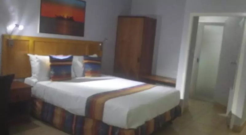 استودیوی استاندارد, Suva Motor Inn