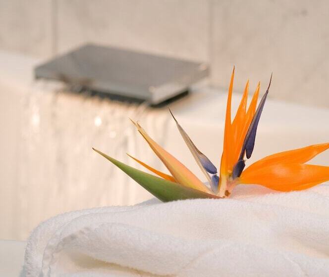 סוויטת מאסור, The Gardens