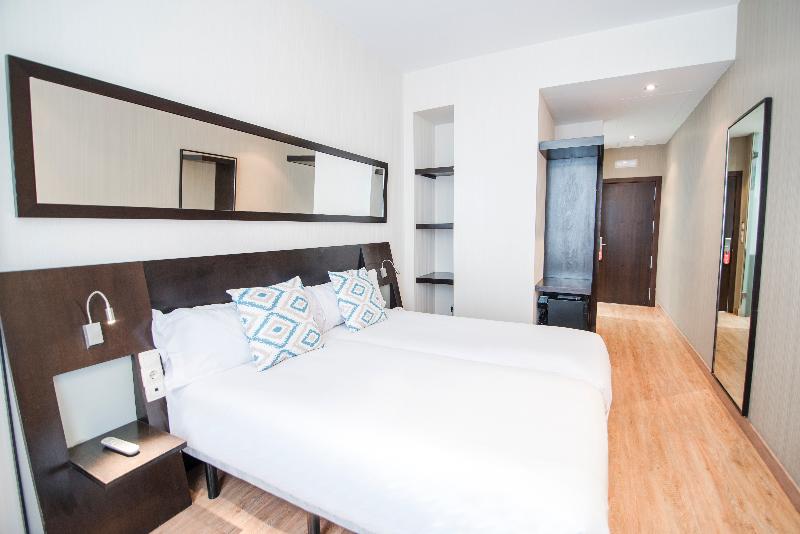 חדר סטנדרט, מיטת קינג, מותאם לאדם עם מוגבלויות, The Gardens