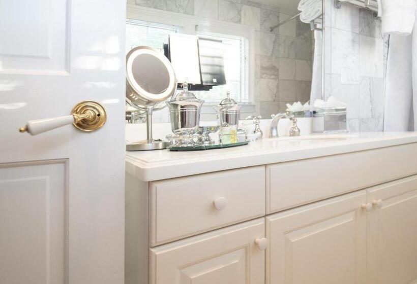 חדר דחוקס עם מיטת קינג, The Gardens