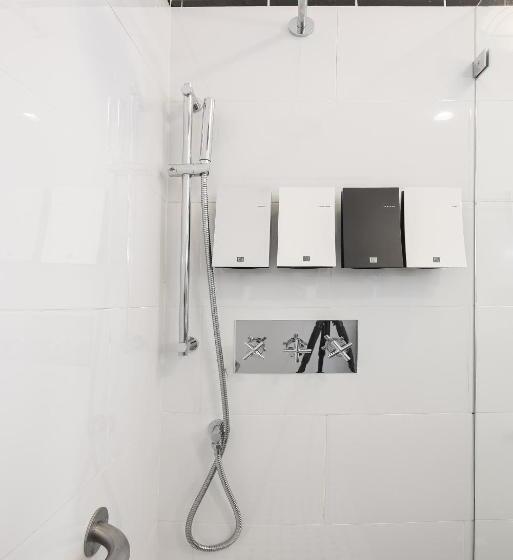 חדר סטנדרט, מיטת קינג, מותאם לאדם עם מוגבלויות, The Gardens