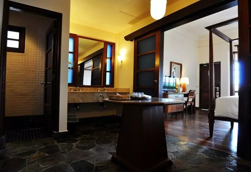 کلبه ییلاقی, Avillion Port Dickson