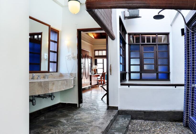 בקתת חדר, Avillion Port Dickson