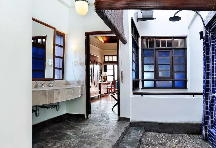 کلبه ییلاقی, Avillion Port Dickson