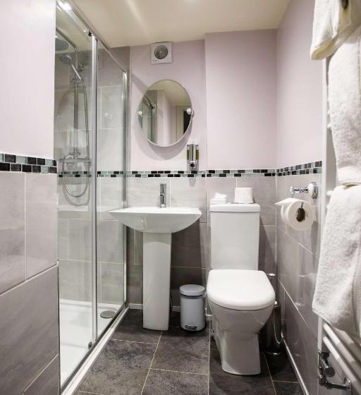 غرفة سوبيريور ثلاثية, The Wyndham Hotel