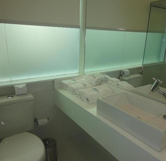 غرفة قياسية ثلاثية, Bianca Praia