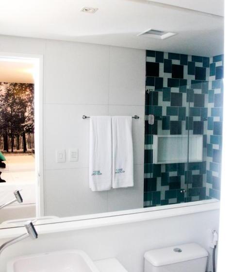 غرفة قياسية ثلاثية, Bianca Praia