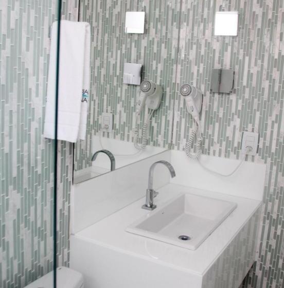 غرفة قياسية ثلاثية, Bianca Praia