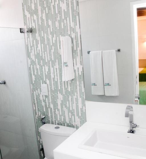 غرفة قياسية ثلاثية, Bianca Praia