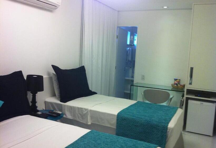 غرفة قياسية ثلاثية, Bianca Praia