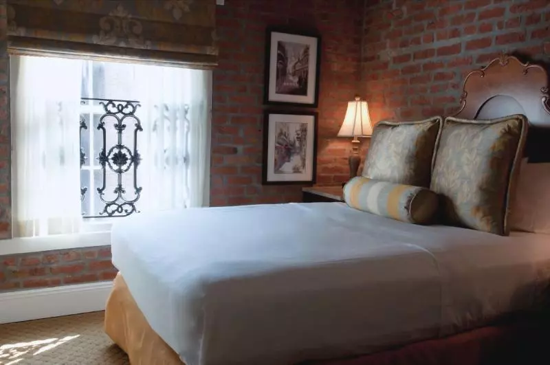 اتاق لوکس با تخت بزرگ, French Market Inn