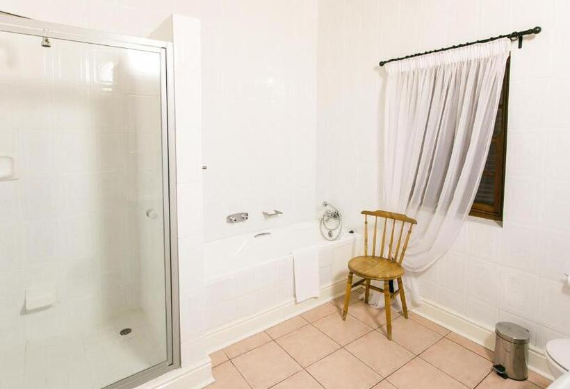 חדר משפחתי, Matoppo Inn