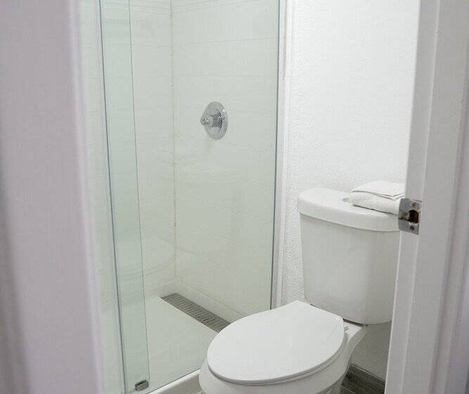 غرفه قياسيه سريرين مزدوجين, Rodeway Inn Clearwater   Central